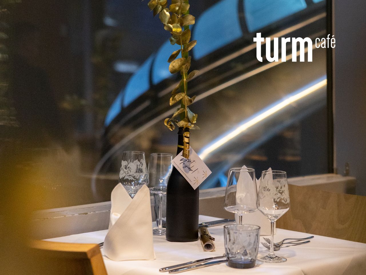 Buffet: Fenstertisch für 2 Personen Buffet: Fenstertisch für 2 Personen